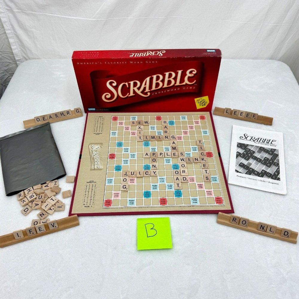 Scrabble Crossword Board Game 2001 Parker Brothers 100% Complete (B)